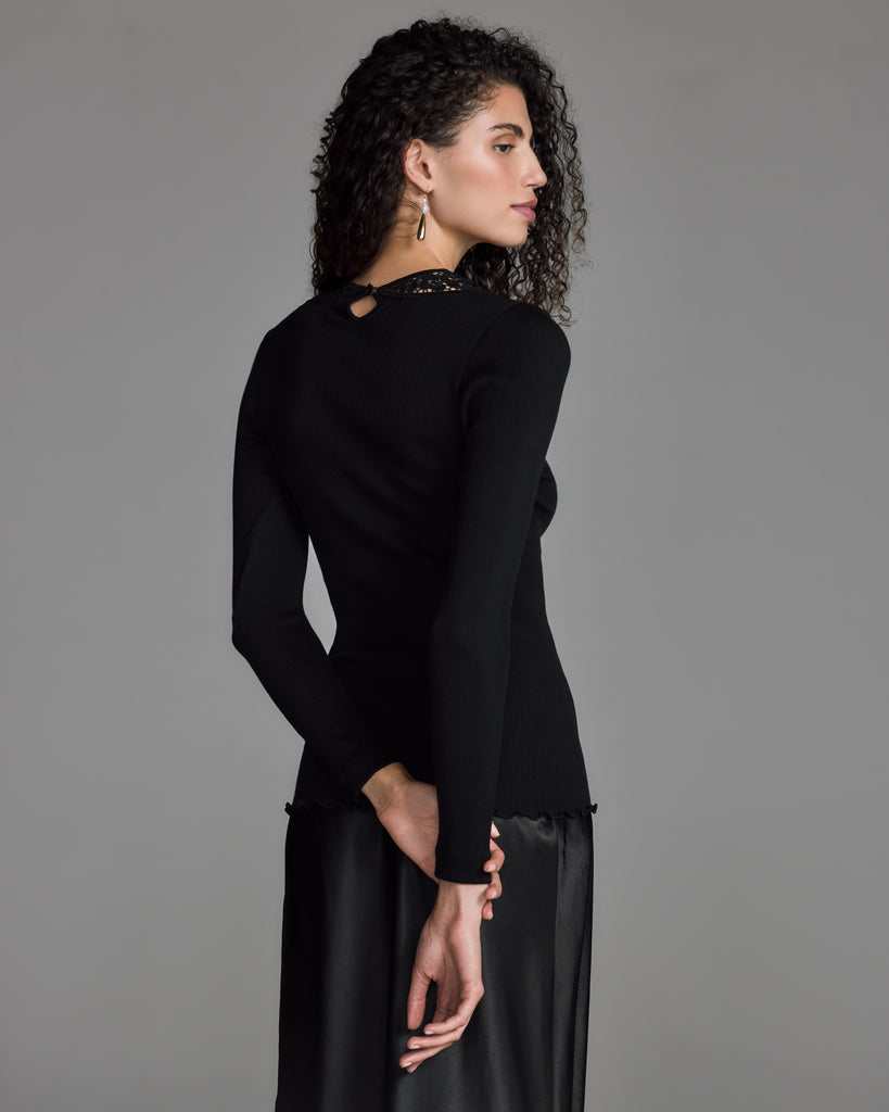 The Fiamma ribbed top from Boglietti will stretch to hug every curve, with a button closure at the back neck for fit