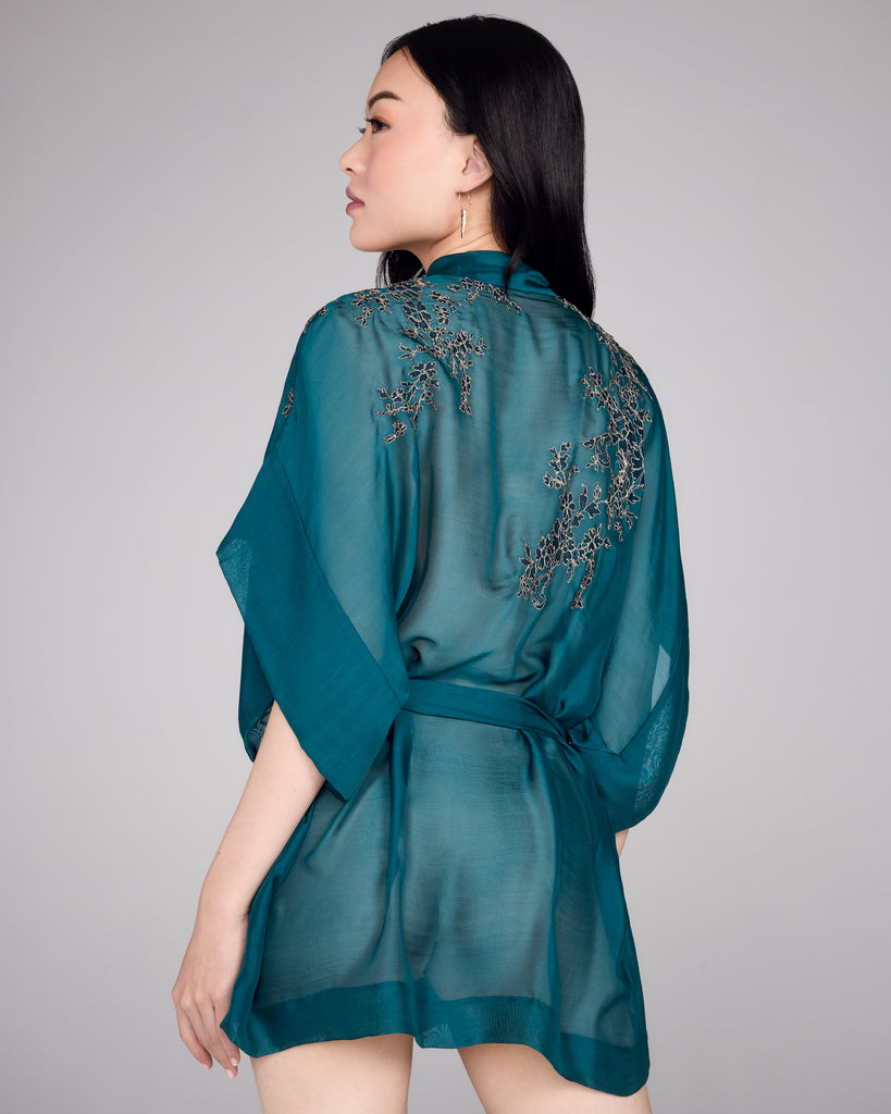 Designed to be worn out as a jacket or at home, the short sleeves and cropped length of this style from Merle Noir makes it perfect paired with a dress or trousers