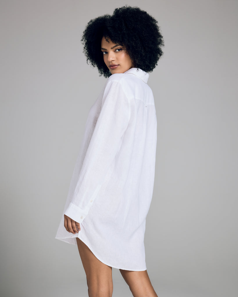 The Sicily white linen shirt from Derek Rose has an oversized fit with a curved yoke back, side vents, and two-piece collar